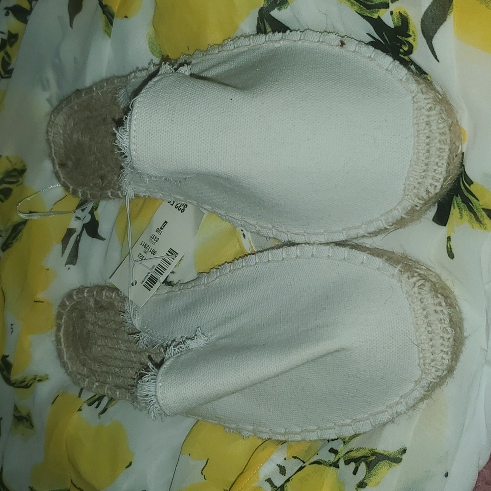 White slip on boho Beachy flat loafer  size 7 aeropostale